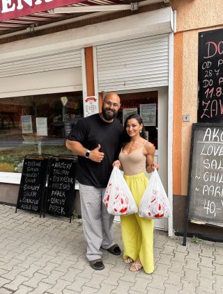 Vyvážili jsme ji masem! ⚖️ A teď si k nám absolutní vítězka v kategorii bikini fitness jezdí pro své kilogramy masa.🥩...