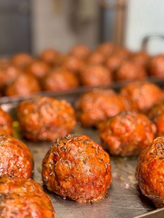 Popiš svůj oblíbený produkt pomocí emoji a my ho zkusíme uhádnout!🍗🥩🌭🐤 Tě párek! 🌭