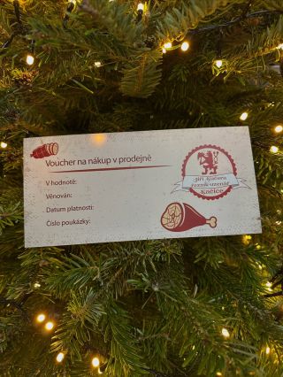 Dárek na poslední chvíli?😱 Poukázka do Řeznictví Kačice tě zachrání!🤭 K vyzvednutí na prodejně. Tě párek!🌭